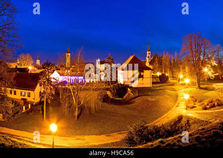 Città di Varazdin skyline serale, vista nord della Croazia Foto Stock