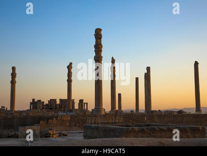 Rovine di apadana a Persepoli, far provincia, Marvdasht, Iran Foto Stock