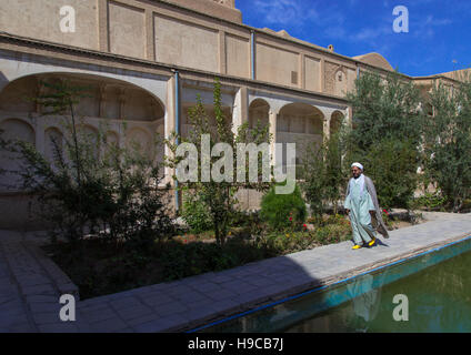 Un mullah in boroujerdi casa storica, provincia di Isfahan, Kashan, Iran Foto Stock