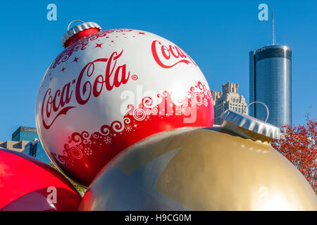 World of Coca-Cola ornamento di Natale sculture nel centro di Atlanta, Georgia, Stati Uniti d'America. Foto Stock