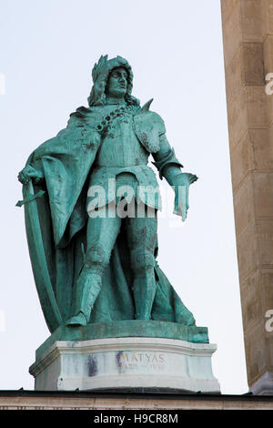 Statua di Mattia Corvino, chiamato anche Matthias I (1443 - 1490), Re di Ungheria e Croazia dal 1458, in Piazza degli Eroi o Hosok tere in Budapest, Foto Stock