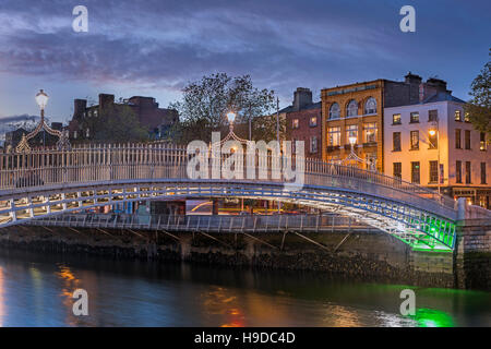 Ha'penny Bridge Dublino Irlanda Foto Stock