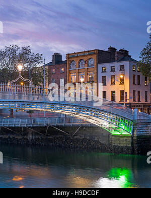 Ha'penny Bridge Dublino Irlanda Foto Stock