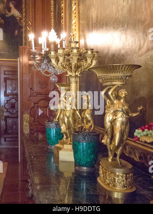 Classica statuaria in bronzo decora la Elms, un 1901 mansion di Newport, Rhode Island, costruito da Edward Julius Berwind. Foto Stock