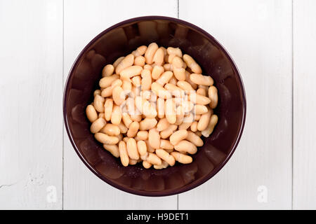 Conserve di fagioli bianchi in vaso Foto Stock