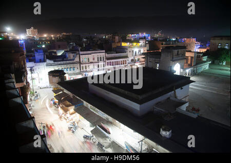Vecchio Rang Ji di notte in Pushkar Rajasthan in India Foto Stock