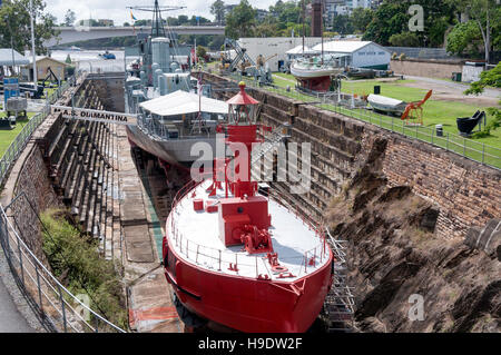 HMAS Diamantina e Lightship a Queensland Museo Marini Park, Kangaroo Point, Città di Brisbane, Brisbane, Queensland, Australia Foto Stock