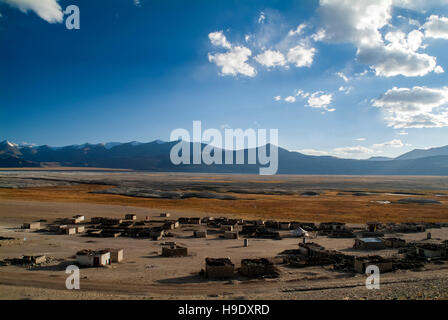 Il villaggio di Thukje vicino a Tso Kar Lago in Ladakh. Foto Stock