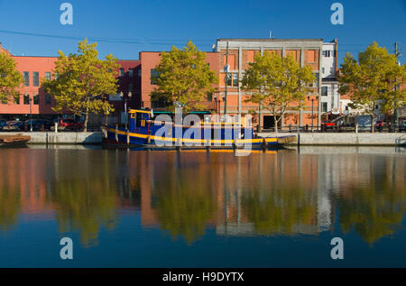 Barge in Seneca Canal, Seneca Falls, New York Foto Stock