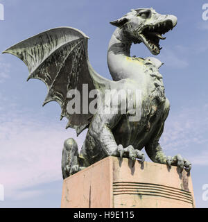 LJUBLJANA - Slovenia - 25 settembre 2016 : Dragon bridge in un giorno di estate a Lubiana, Slovenia Foto Stock