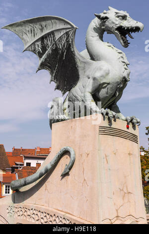 LJUBLJANA - Slovenia - 25 settembre 2016 : Dragon bridge in un giorno di estate a Lubiana, Slovenia Foto Stock