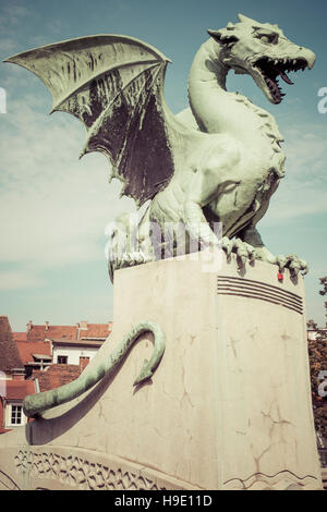 LJUBLJANA - Slovenia - 25 settembre 2016 : Dragon bridge in un giorno di estate a Lubiana, Slovenia Foto Stock