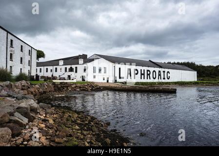 Laphroaig distilleria di whisky, magazzino, Islay, Ebridi Interne, Scotland, Regno Unito Foto Stock