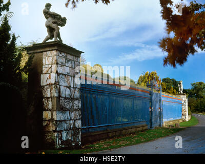 Il Golden Gates sulla S avenue di: Elvaston Castle proviene originariamente da un Palazzo Reale di Madrid da dove Napoleone li portò a Versailles. Foto Stock