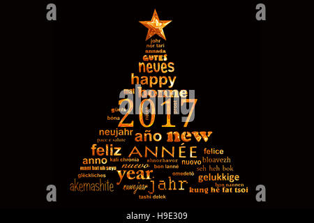 2017 Anno nuovo testo multilingue word cloud biglietto di auguri a forma di albero di natale Foto Stock