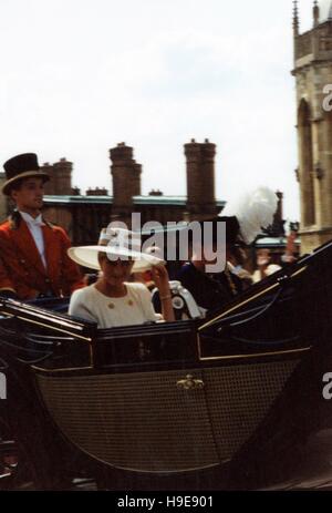 L'Ordine della Giarrettiera cerimonia processione al Castello di Windsor Giugno 1992 Foto Stock