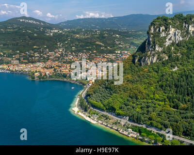 Vista aerea, Rocca di Garda, il Lago di Garda, Lago di Garda, Garda, Italia settentrionale, Veneto, Italia, Europa vista aerea Foto Stock