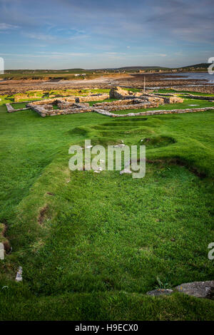 Pictish e norreni insediamento rimane sul Brough di Birsay, un isola di marea off NW Orkney continentale, Scotland, Regno Unito Foto Stock