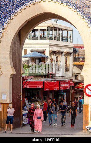 Bab Boujloud, (ingresso principale alla Medina) Fez el Bali, Fez, in Marocco Foto Stock