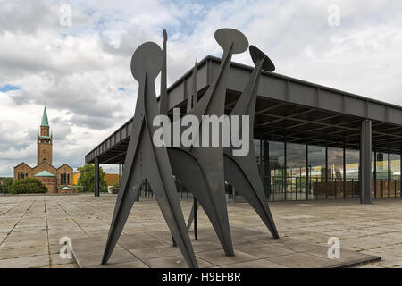 Berlino, Germania - Luglio 2015: Neue Nationalgalerie, noto anche come nuova Galleria Nazionale di Berlino. Vista esterna del museo progettato dall architetto Lu Foto Stock