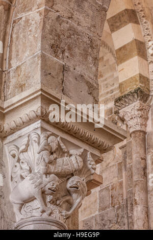 La Basilique di Sainte Madeleine de Vezelay un undicesimo secolo monastero benedettino, Borgogna, Francia Foto Stock