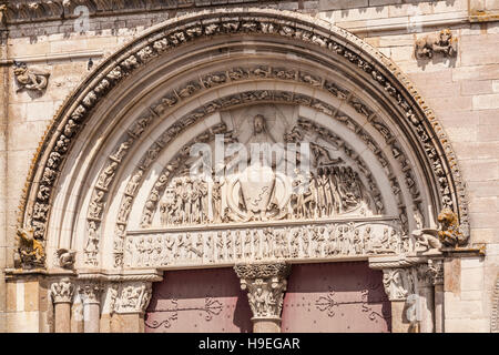 La Basilique di Sainte Madeleine de Vezelay un undicesimo secolo monastero benedettino, Borgogna, Francia Foto Stock