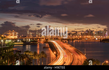 Ponte su acqua in Miami Florida, Stati Uniti Foto Stock