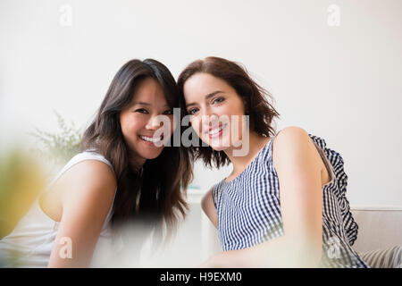 Ritratto di donna sorridente Foto Stock