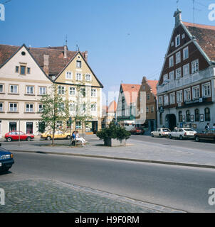 Schwaben, 1980er. Landkreis Donau-Ries. Nördlingen an der Romantischen Strasse. Schäfflesmarkt. Di Svevia, degli anni ottanta. Donau-Ries county. Noerdlingen sulla Strada Romantica. Vista Schaefflesmarkt. Foto Stock