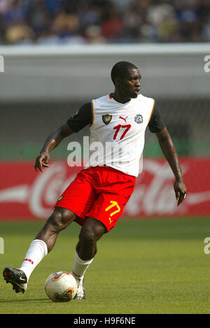 MARC VIVIEN FOE CAMERUN & OLYMPIC LYONNAIS FC stadio di Niigata Niigata Giappone 01 Giugno 2002 Foto Stock