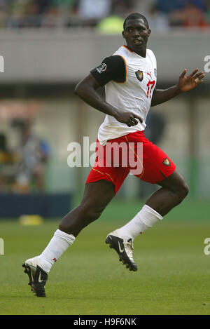 MARC VIVIEN FOE CAMERUN & OLYMPIC LYONNAIS FC stadio di Niigata Niigata Giappone 01 Giugno 2002 Foto Stock