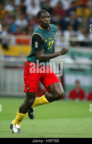 MARC VIVIEN FOE CAMERUN & OLYMPIC LYONNAIS FC SAITAMA SAITAMA GIAPPONE 06 Giugno 2002 Foto Stock