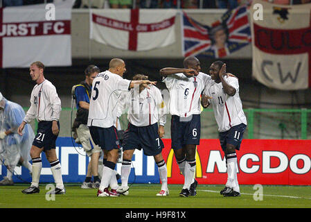 Ferdinando CAMPBELL HESKEY DANIMARCA V INGHILTERRA grande stadio SWAN Niigata Giappone 15 Giugno 2002 Foto Stock