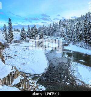 Lamar fiume in inverno al di sopra di slough creek nel parco nazionale di Yellowstone, wyoming Foto Stock