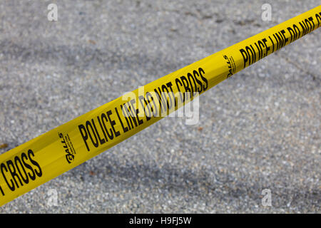 Linea di polizia non cross nastro giallo Foto Stock
