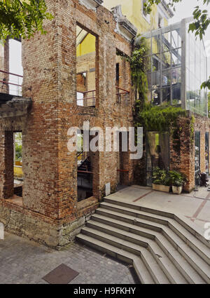 Il Brasile, la città di Rio de Janeiro, Santa Teresa, vista del Parque das Ruinas, parco pubblico con le rovine di un palazzo. Foto Stock