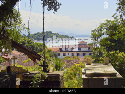 Il Brasile, Stato di Rio de Janeiro, Baia Guanabara, Paqueta isola, vista del cimitero di Paqueta. Foto Stock