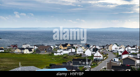 Twillingate, Terranova, Canada, tarda estate nuvoloso giorno. Le piccole comunità del villaggio in riva al mare. Foto Stock