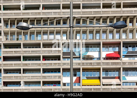 Berlino, Germania - Luglio 2014: Le Corbusier Haus fu progettato da Le Corbusier nel 1957 seguendo il suo concetto di Unite d'Habitation (scatola) Foto Stock