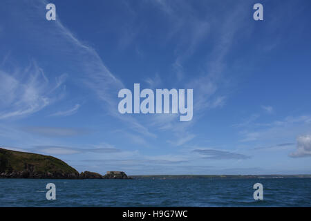 Nuvole drammatico strutture sono comune su Thorn isola in Pembrokeshire Foto Stock