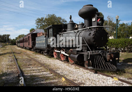 Supporto Dora Florida USA - La Tavares Eustis & Golfo convoglio ferroviario tirato da un 1907 a legna locomotore Foto Stock