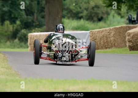 Greg Bibby a bordo di un 1933 Morgan Super Aero al Chateau Impney Hillclimb 2016 Foto Stock