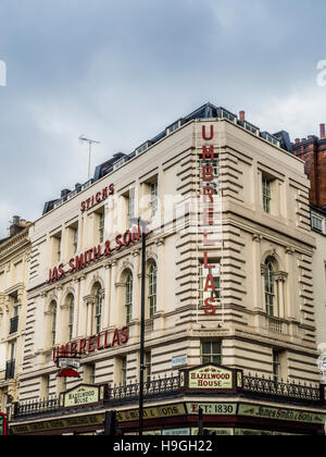 Vittoriano tradizionale negozio di fronte di James Smith and Sons ombrelloni, New Oxford Street, Londra, Regno Unito. Foto Stock