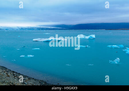 Vista del ghiacciaio di Jokulsarlon laguna, nel sud-est dell'Islanda Foto Stock
