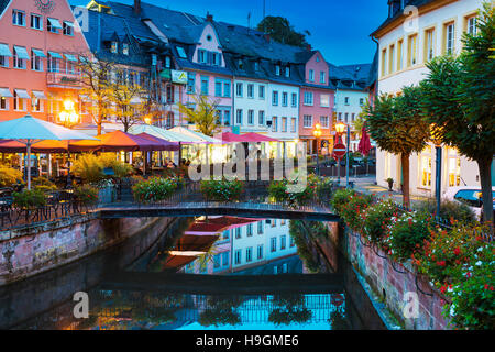 Il centro della città di Saarburg nel quartiere Trier-Saarburg nel Palatinato Stato della Germania Foto Stock