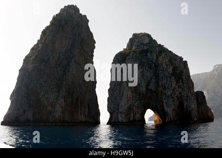 Faraglioni Marina Piccola, Capri, Campania, Italia, Europa Foto Stock