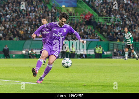 Lisbona, Portogallo. 22 Novembre, 2016. Real Madrid il centrocampista dalla Spagna Isco (22) durante il gioco della UEFA Champions League, Gruppo F, Sporting CP vs Real Madrid CF Credito: Alexandre de Sousa/Alamy Live News Foto Stock