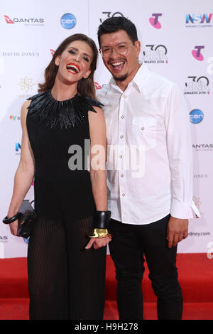 Sydney, Australia. Il 23 novembre 2016. tbc arriva sul tappeto rosso per la trentesima ARIA Awards a stella, Pyrmont, Sydney. Credito: Credito: Richard Milnes/Alamy Live News Foto Stock