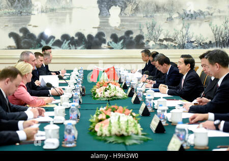 Pechino, Cina. 23 Nov, 2016. Pubblico cinese il Ministro per la sicurezza Guo Shengkun colloqui con la Bielorussia " Il ministro degli Interni Igor Shunevich a Pechino Capitale della Cina, nov. 23, 2016. © Yan Yan/Xinhua/Alamy Live News Foto Stock