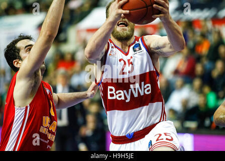 Murcia, Spagna. 23 Novembre, 2016. EuroCup di basket match tra sede dell'UCAM Murcia CB e FC Bayern Monaco di Baviera al Palacio de los Deportes in Murcia. Credito: ABEL F. ROS/Alamy Live News Foto Stock